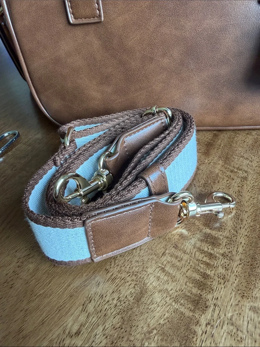 Universal Thread top handle with genuine leather card case
